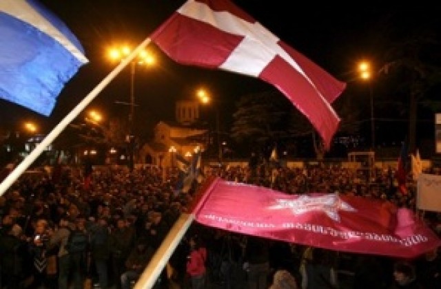 Хиляди поддръжници на грузинската опозиция се стекоха от провинцията в Тбилиси