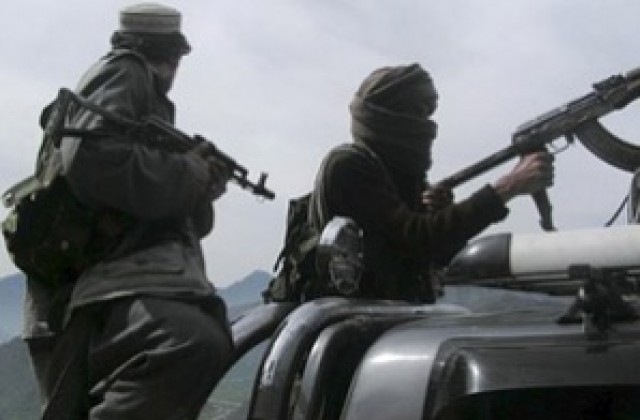 Талибаните се изтеглят от стратегически окръг в Пакистан