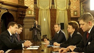 Отложиха срещата между Станишев и Медведев в Москва