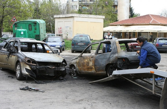 10 автомобила са опожарени тази нощ в София