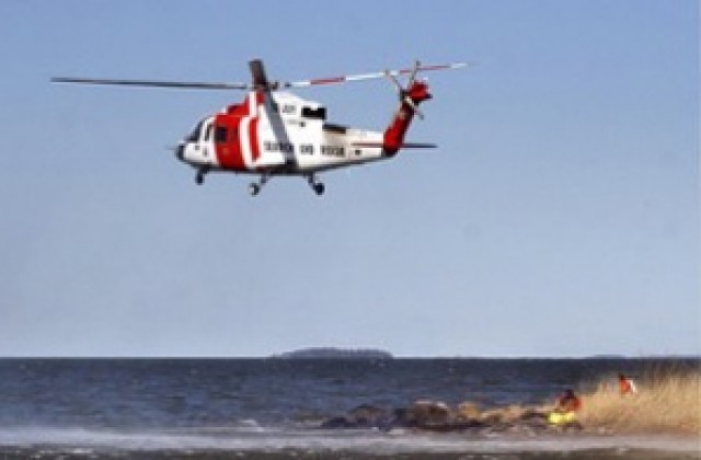 Четирима души загинаха снощи при катастрофа в която едномоторен самолет