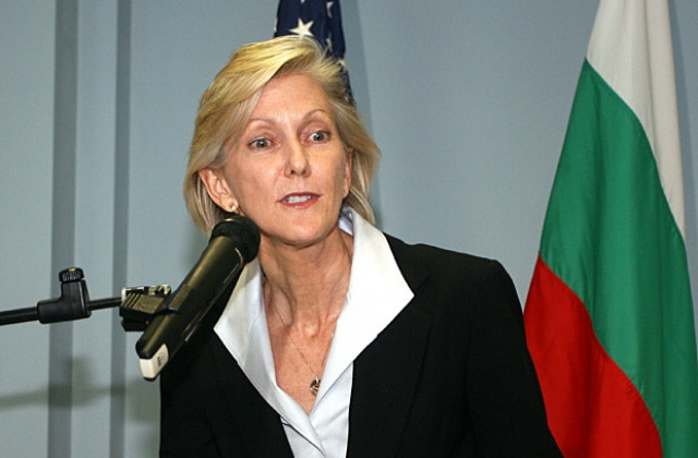 Американският посланик отрече за позиции на САЩ, свързани с партии в България