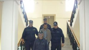 Обвиненият в изнасилване на 12годишно момиче остава в ареста