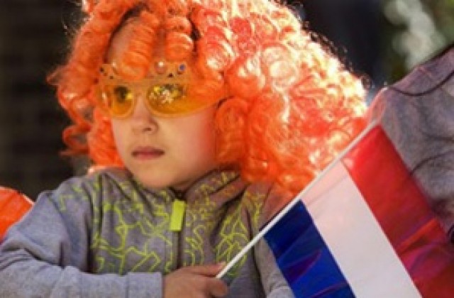 Холандците празнуват Деня на кралицата