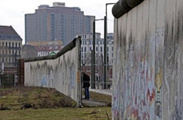 Меркел благодари на Източна Европа за падането на Берлинската стена