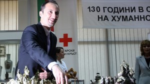 Веселин Топалов направи първия ход в кампания на БЧК
