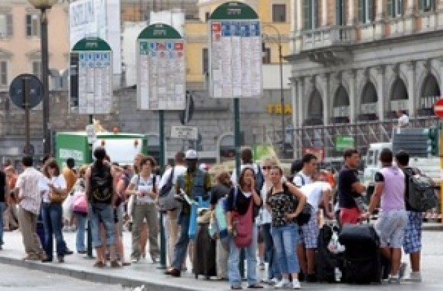 Италиански депутат поиска запазени места за миланци в градския транспорт