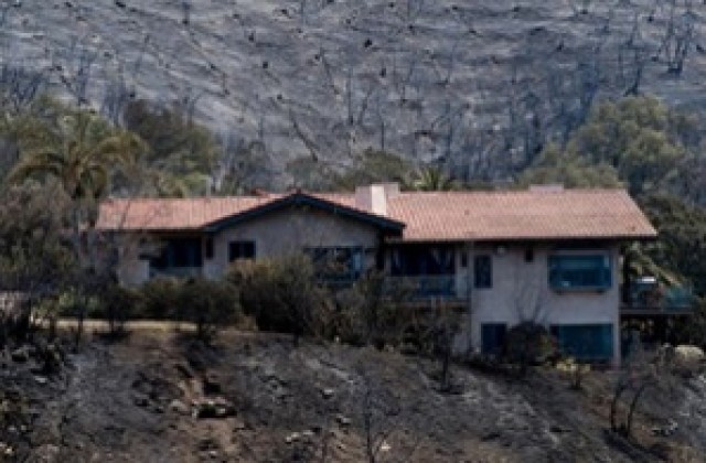 30 000 души в Санта Барбара бяха евакуирани заради горски пожар
