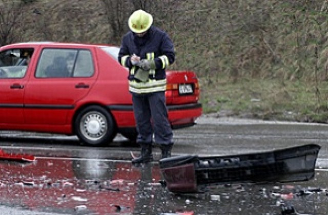 Един човек е загинал, 15 катастрофи за денонощието