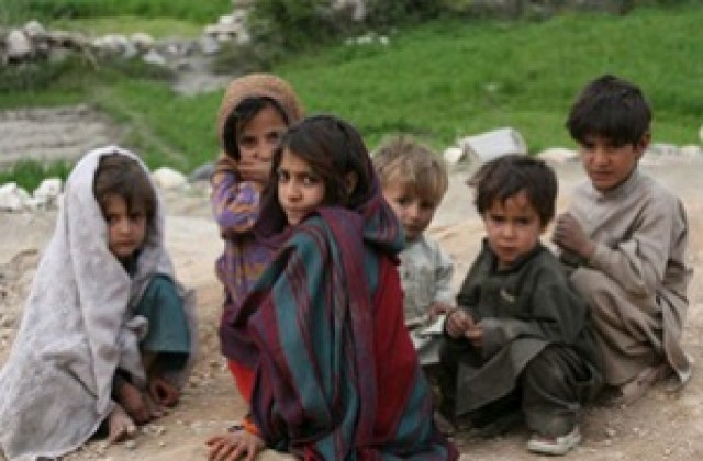 Масово отравяне в афганистански девически училища