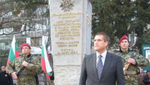 Военният министър открива общежитие
