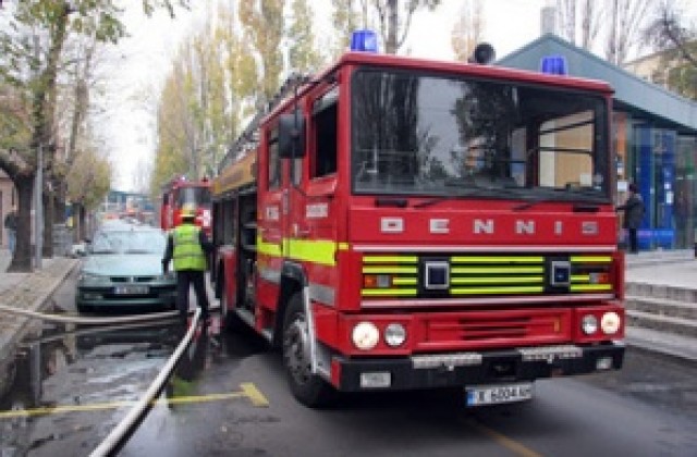 5-етажна сграда изгоря до основи в Хасково, няма пострадали