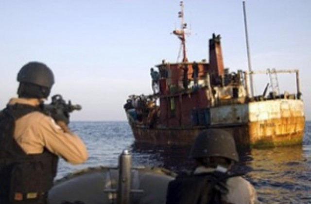 Разширяват европейската мисия за борба със сомалийските пирати
