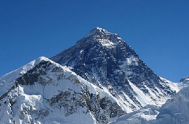 Британски пътешественик пенсионер качи Еверест