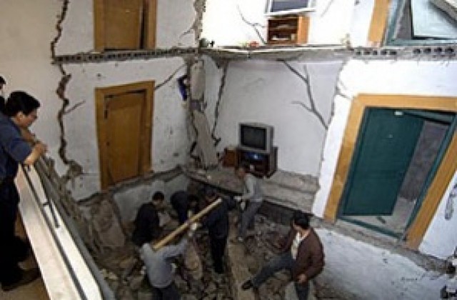 Македонци ще прекарат трета нощ на открито в страх от земетресение