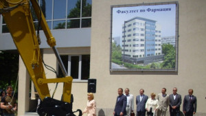 Факултетът по фармация готов до три години