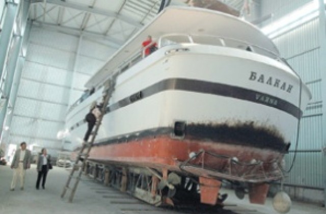 Яхтата на Тато поема към Кан