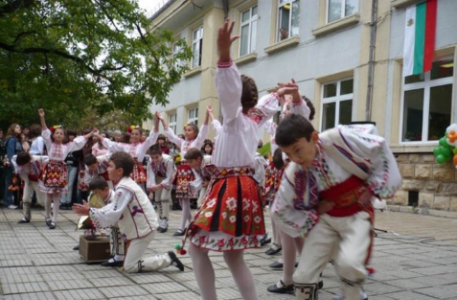 600 деца танцуват в Разград през уикенда