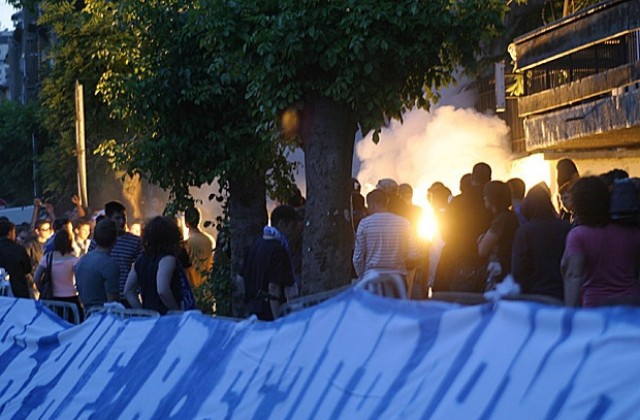 Футболни запалянковци протестираха в защита на бащата на Николета и Павел