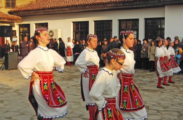 Ансамбъл „Добротица с две награди от конкурса  Децата на България танцуват