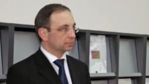 Кабинетът вкарва в черен списък общините с незаконни лицензионни режими