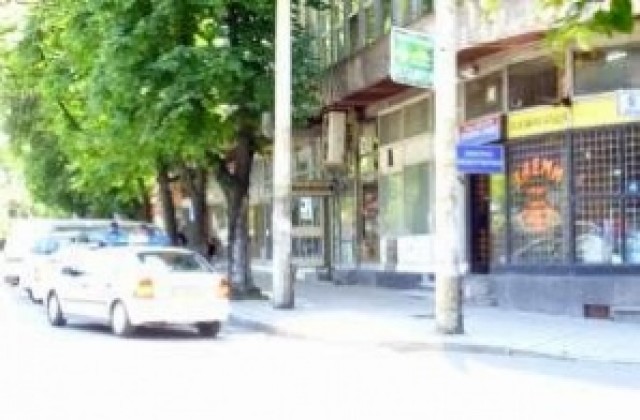 Мъж е прострелян при обир в заложна къща
