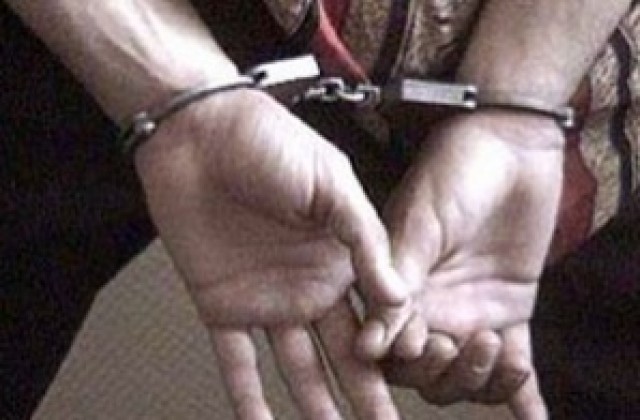 Арестуваха двама оряховски полицаи за изнудване