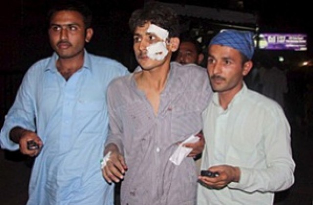 11 убити и над 50 ранени при взрив пред луксозен хотел в Пакистан