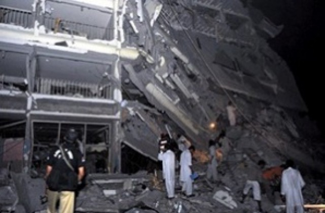 Броят на загиналите при атентата в Пакистан достигна 16 души