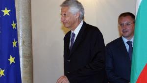 Трябва ли да си бил министърпредседател за да откриеш топлата