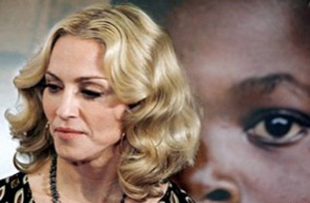 Съдът в Малави разреши на Мадона да осинови 4-годишната Мърси