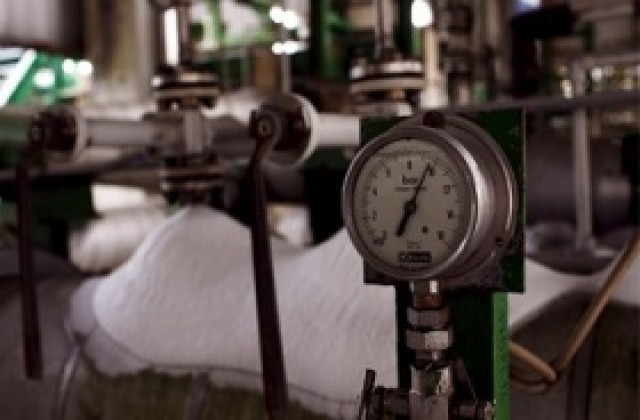 ДКЕВР е готова да смъкне цената на газа с 33%