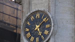 ЕИ Ниска избирателна активност и завой надясно