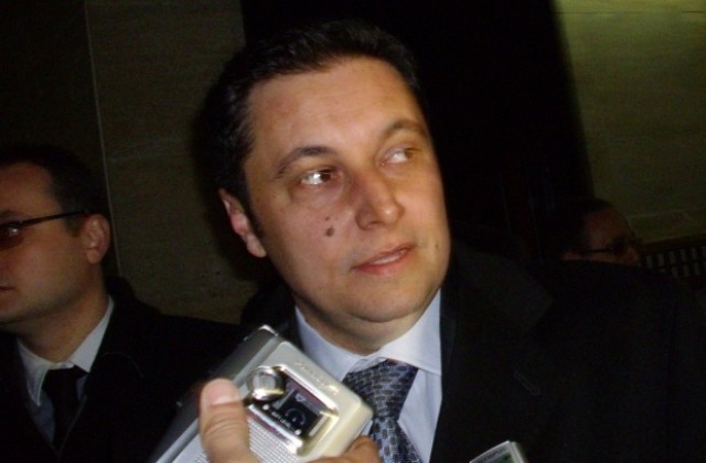 Яне Янев дава на Жак Баро доклад за корумпирани магистрати