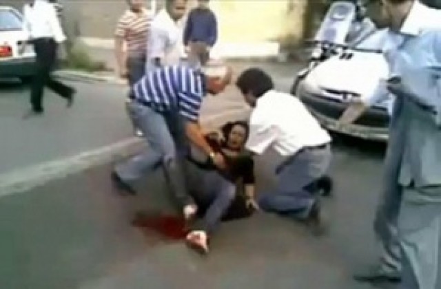 Иран прехвърля убийството на Неда върху чужди медии