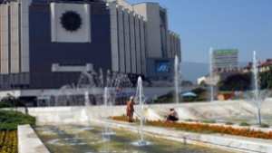 Боядисват паметника 1300 години България в оранжев цвят