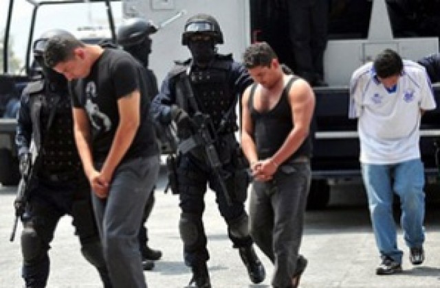 Масов арест на корумпирани полицаи в Мексико
