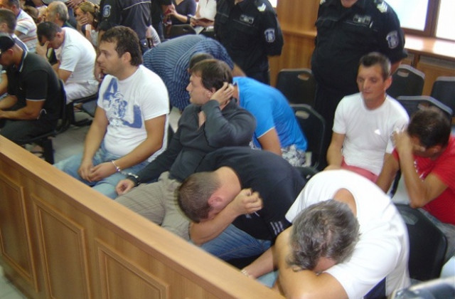 Оставиха в ареста 17 фалшификатори на пари