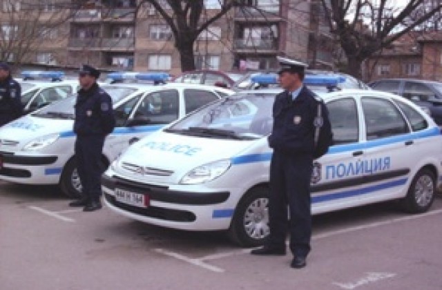 462-ма полицаи охраняват 396-те секции в Добричко