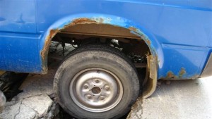 Микробус пропадна в опасна дупка в Шумен
