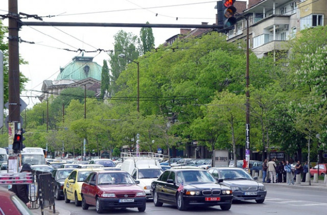 Броячите на светофарите по два столични булеварда вече работят
