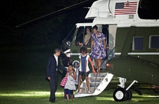 Семейство Обама се върна в САЩ след обиколка в Европа и Гана