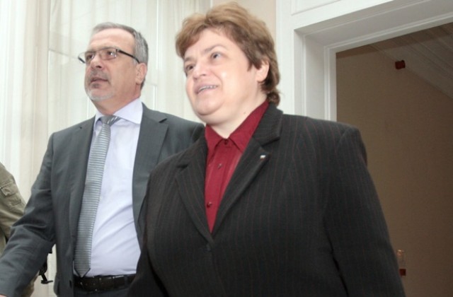 Тачева и Гагаузов влязоха в спор за сградата на нотариата