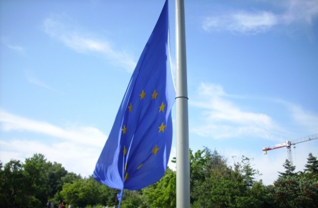 Бурният вятър извади от строя европейското знаме на Почивка