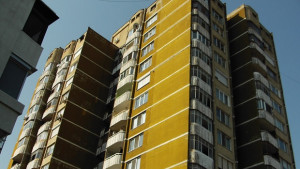 Млада жена загина след полет от сграда в Добрич