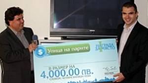 Как три момчета направиха пари при падащ пазар