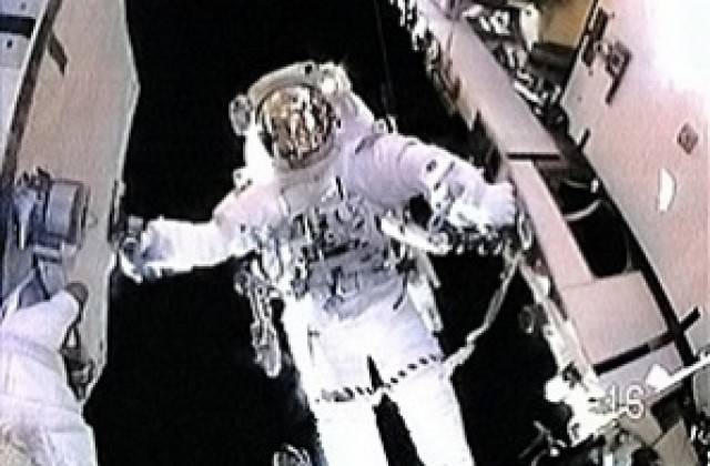 Астронавти от Индевър приключиха четвъртото си излизане в космоса