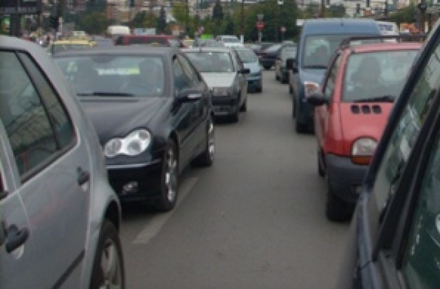 Голямо задръстване има в участъка Карнобат-Петолъчката