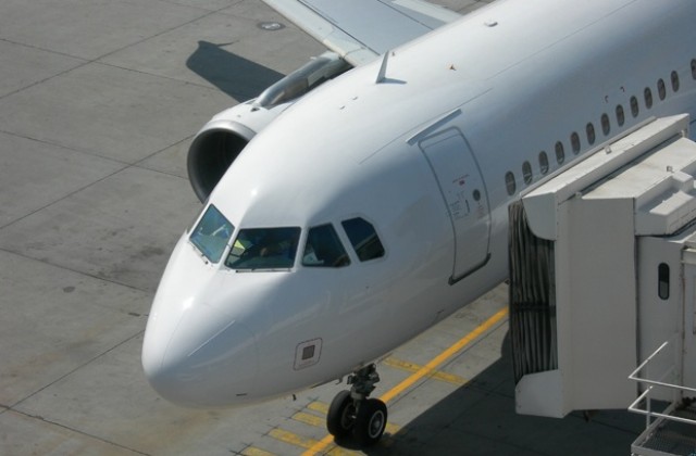 Задържаха самолет, пасажерите се уплашили от пътуващи мюсюлмани