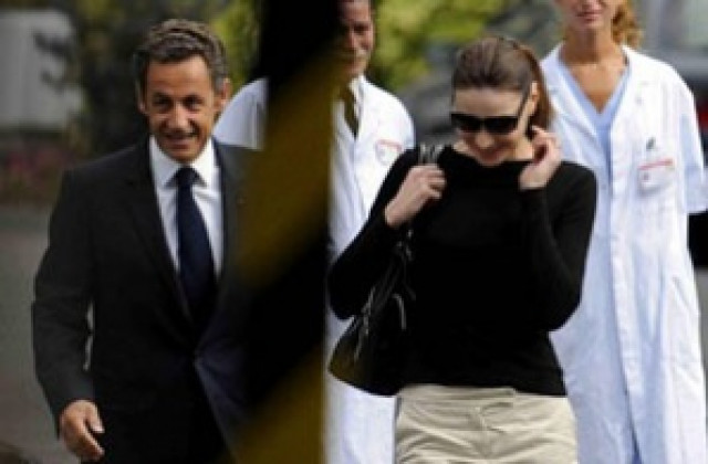 Саркози почива в резиденцията във Версай